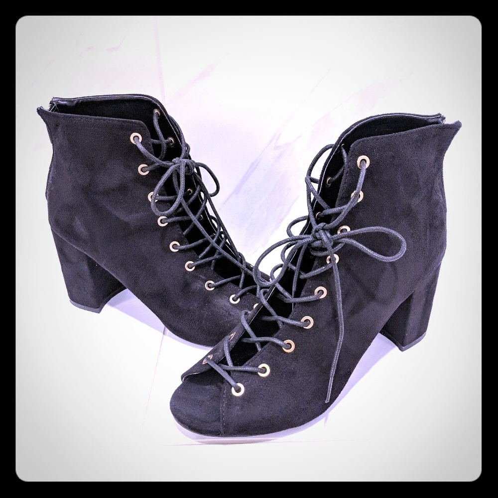 ♣️Peep toe faux suede lace up heels♣️